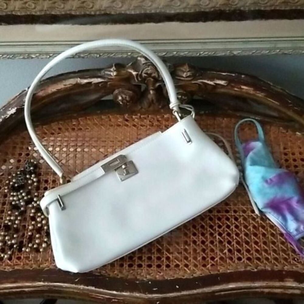 Rina Rich White Leather Vintage Handbag. Vintage good condition.